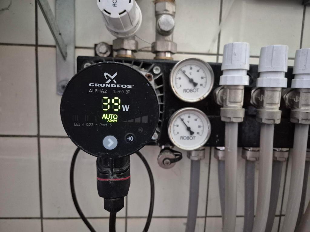 Robot vloerverwarming verdelers, met Grundfos Alpha2 pomp, Doe-het-zelf en Verbouw, Verwarming en Radiatoren, Ophalen, Gebruikt