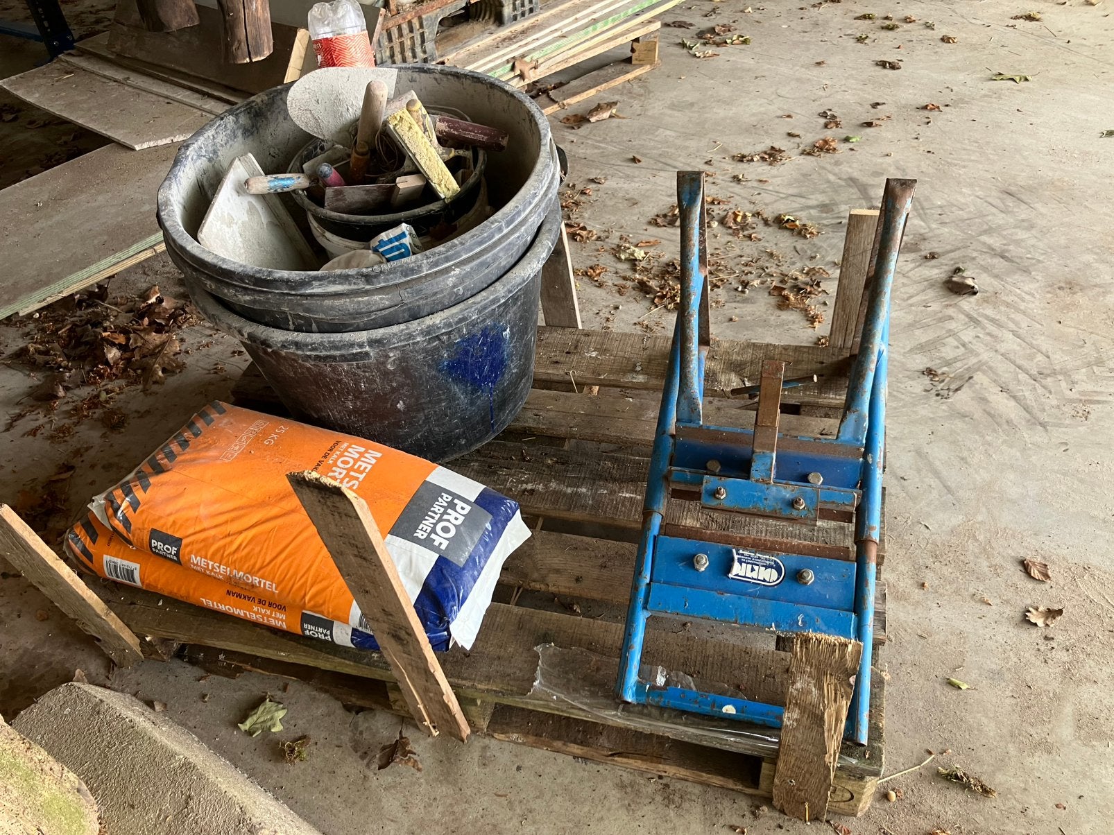 Metsel uitrusting, Ophalen, Zo goed als nieuw