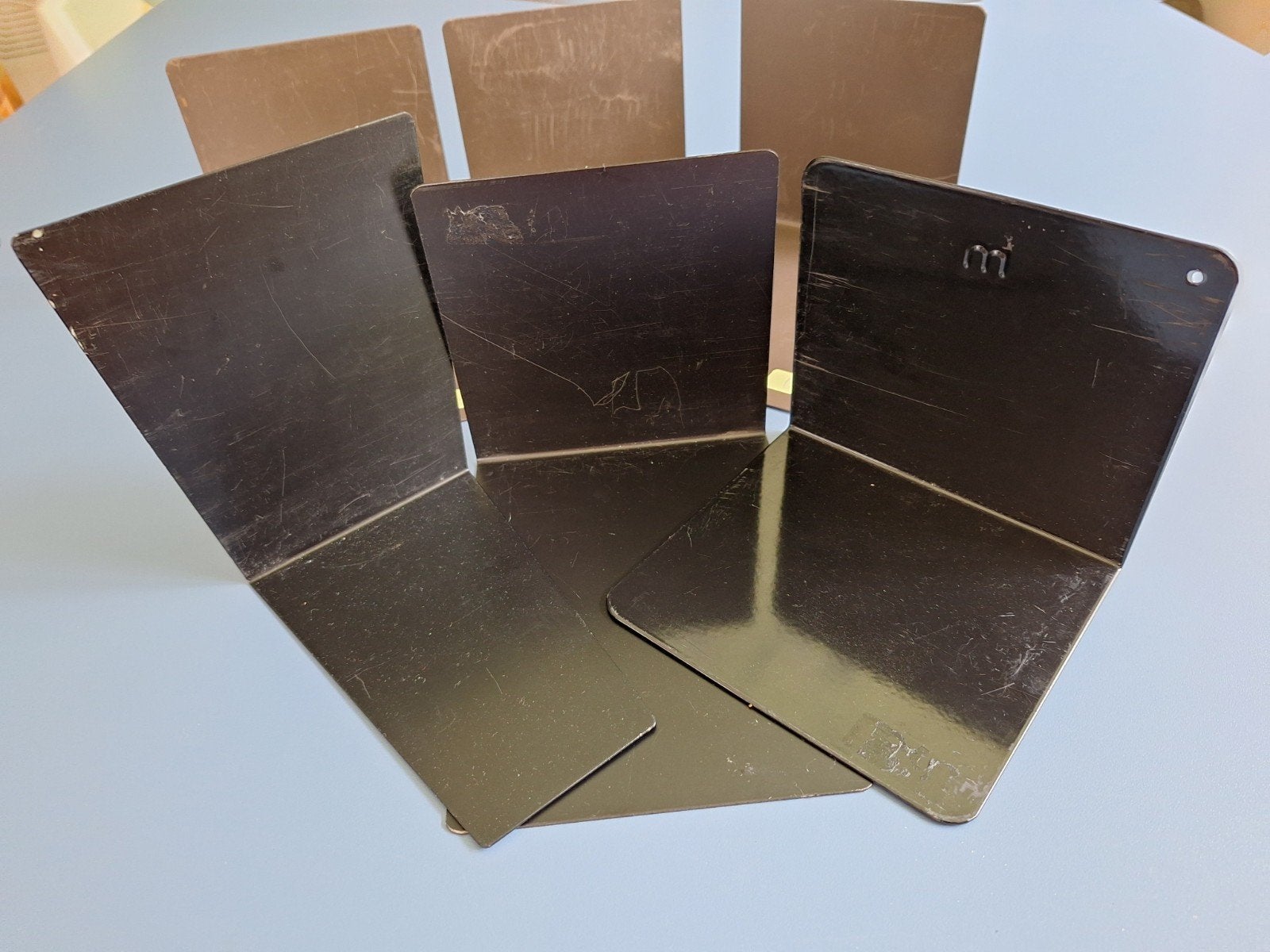 6 Vintage Verschillende metalen boekensteunen zwart en bruin, Ophalen of Verzenden, Gebruikt