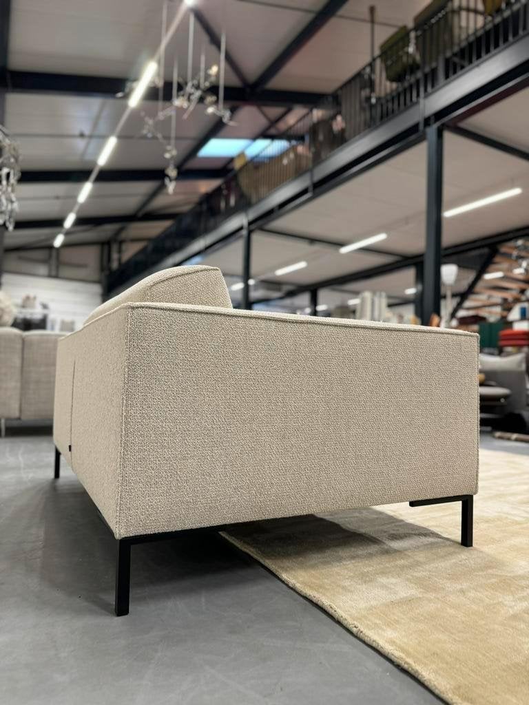 Nieuw Design on Stock Aikon bank 2 zits Stof 144, Ophalen, 100 tot 125 cm, Gompenstraat 15, Rechte bank