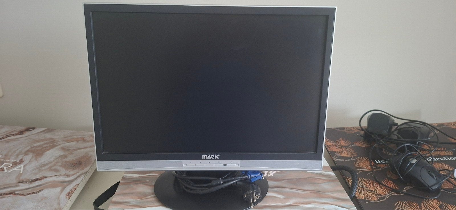 Magic LCD 190 Monitor, Logitech S-120 speakers en toetsenb, Ophalen, Gebruikt, Magic, 60 Hz of minder