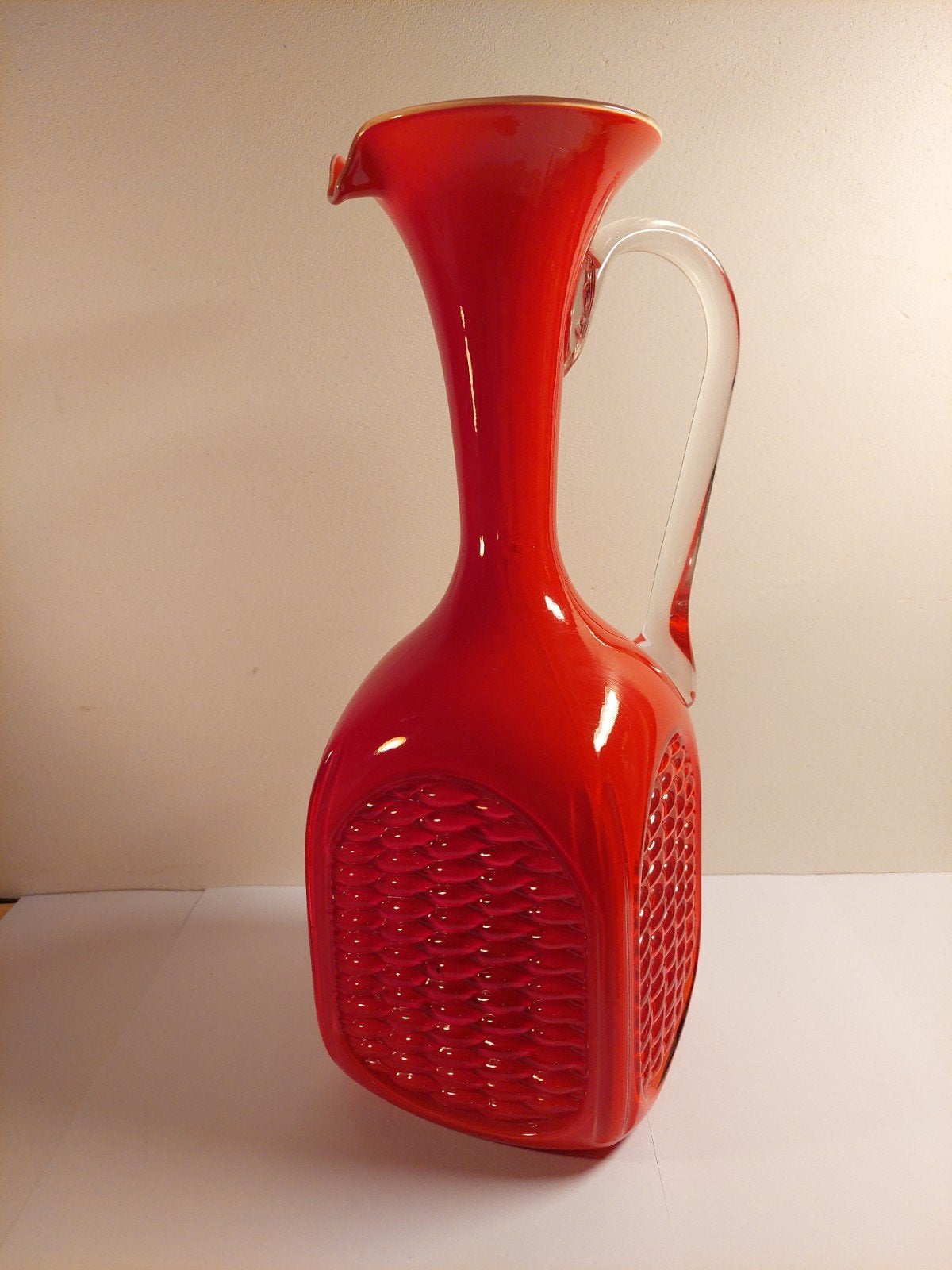 Prachtige vintage rood glazen karaf,  artglass, Huis en Inrichting, Ophalen, Met patroon/structuur, Rood, 33 cm