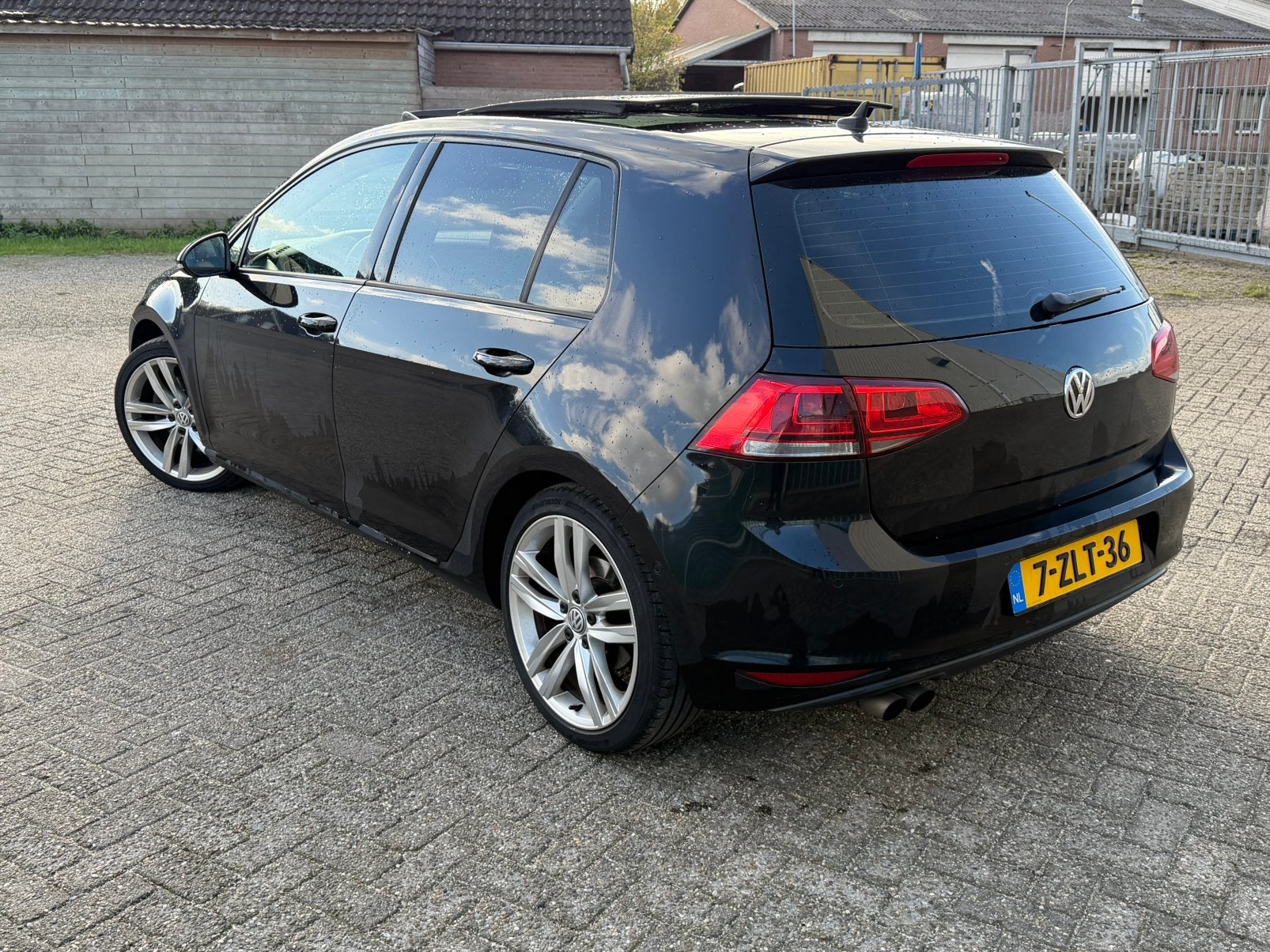 Volkswagen Golf 1.4 TSI 103KW DSG 2013 Zwart, Auto's, Dealer onderhouden, 4 cilinders, Zwart, Leder