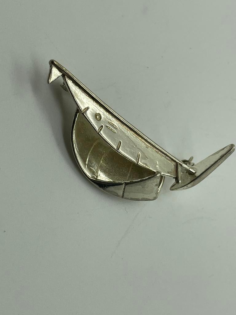 D757 Prachtige zilveren broche zeilboot, Ophalen of Verzenden, Zilver, Broche