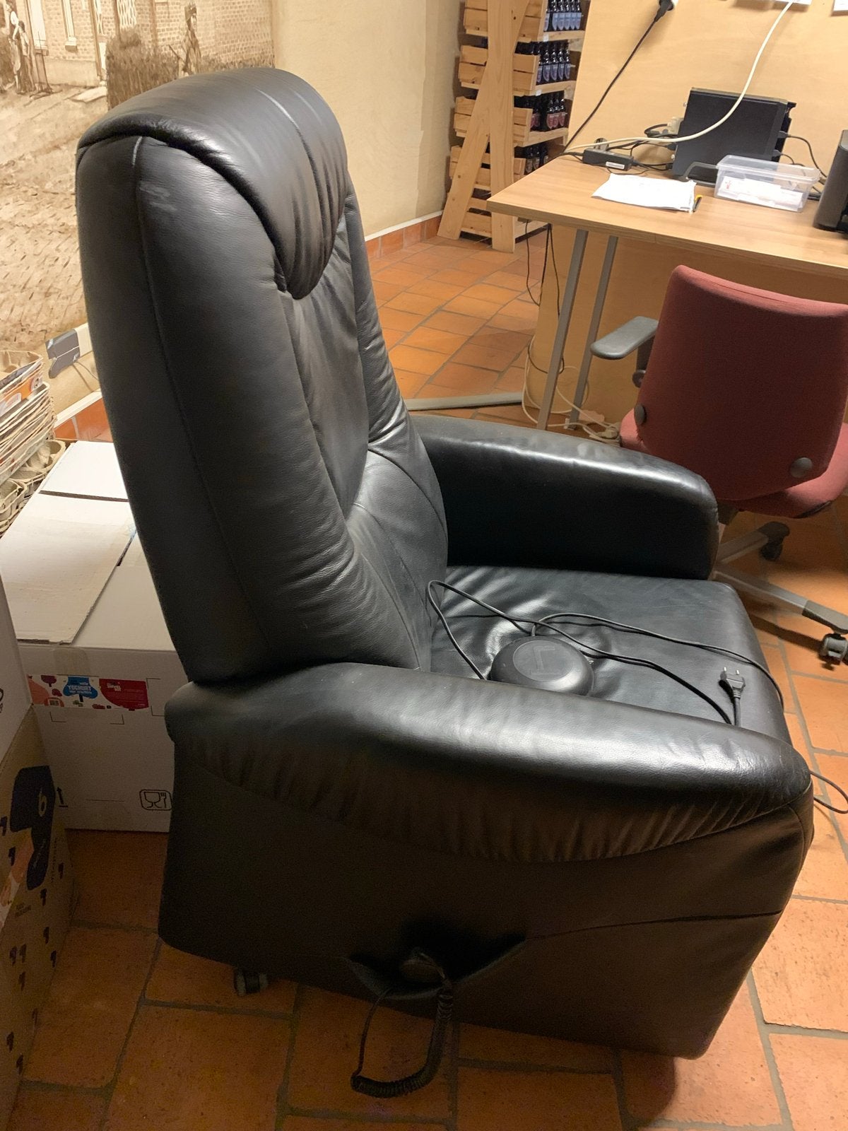 Zwarte leren relaxfauteuil met massagefunctie, Ophalen, Gebruikt, Zwart, Leer