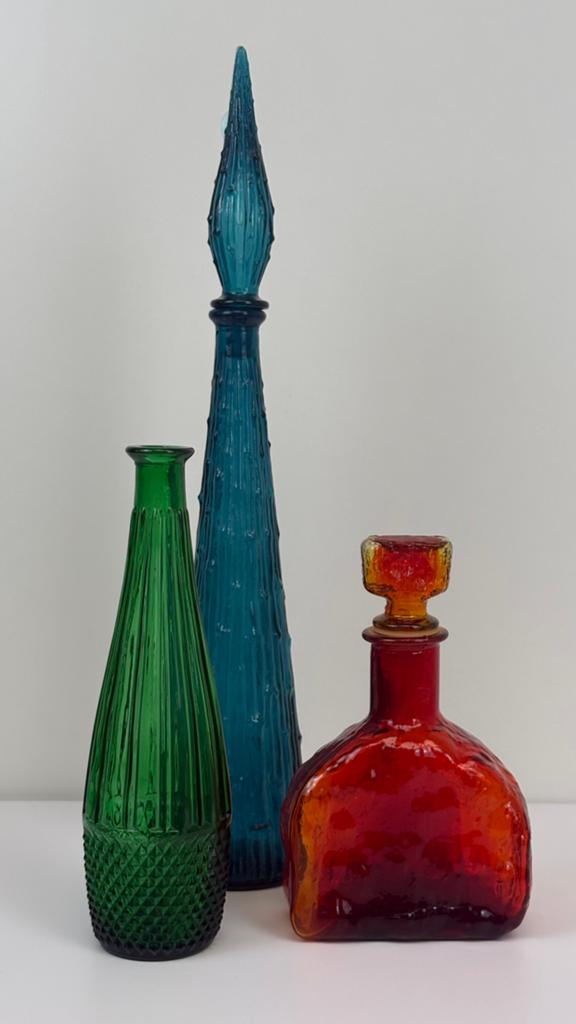 Set van drie Empoli flessen blauw groen oranjerood glas, Ophalen
