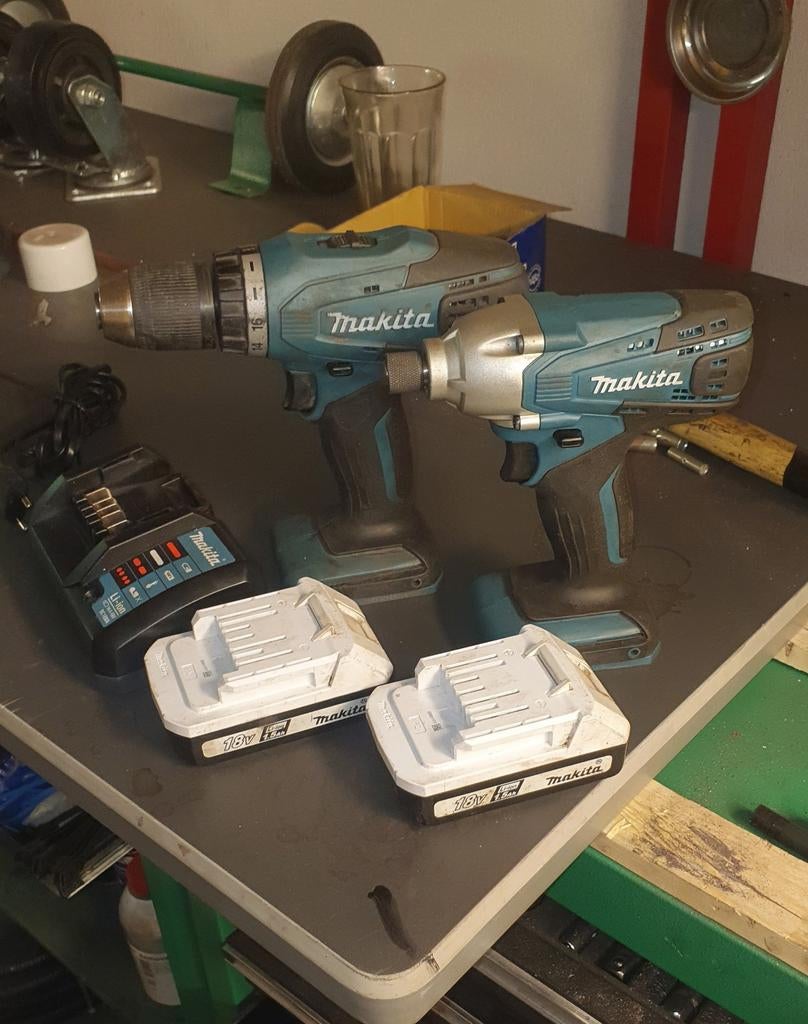 Makita Boormachine & Slagtol Set met 2 Accu's en Lader, Gebruikt, Variabele snelheid, Ophalen of Verzenden, Boor- en Schroefmachine