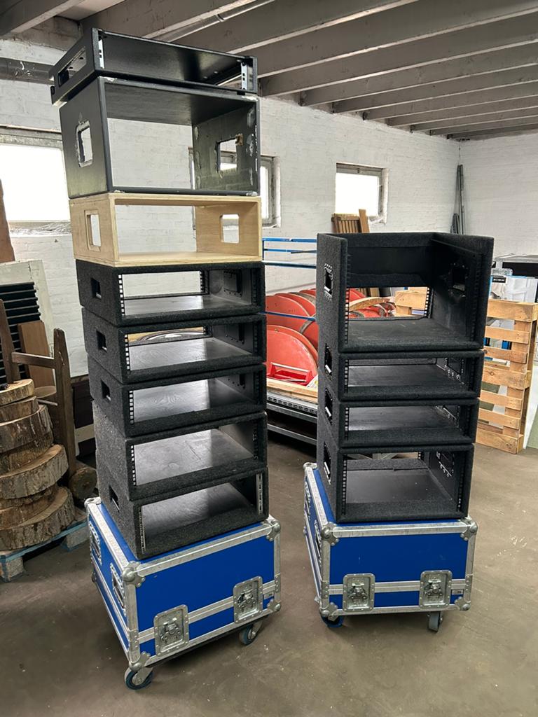 Groot aantal binnenracken te koop, Ophalen, Gebruikt, Speaker of Versterker, Flightcase