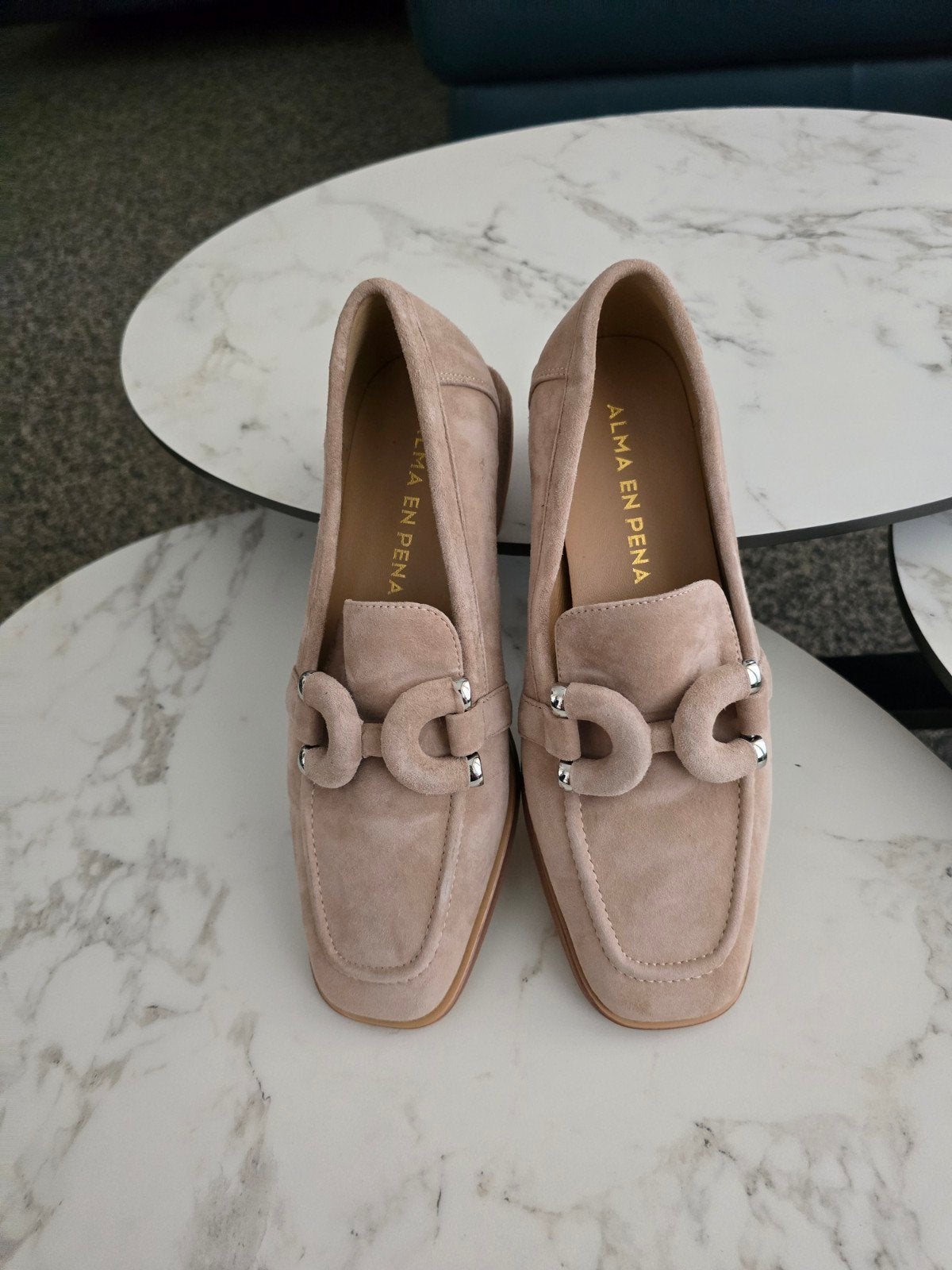 nieuwe suede beige moccasins Alma en Pena maat 37, Kleding | Dames, Schoenen, Alma en Pena, Beige, Nieuw, Ophalen of Verzenden