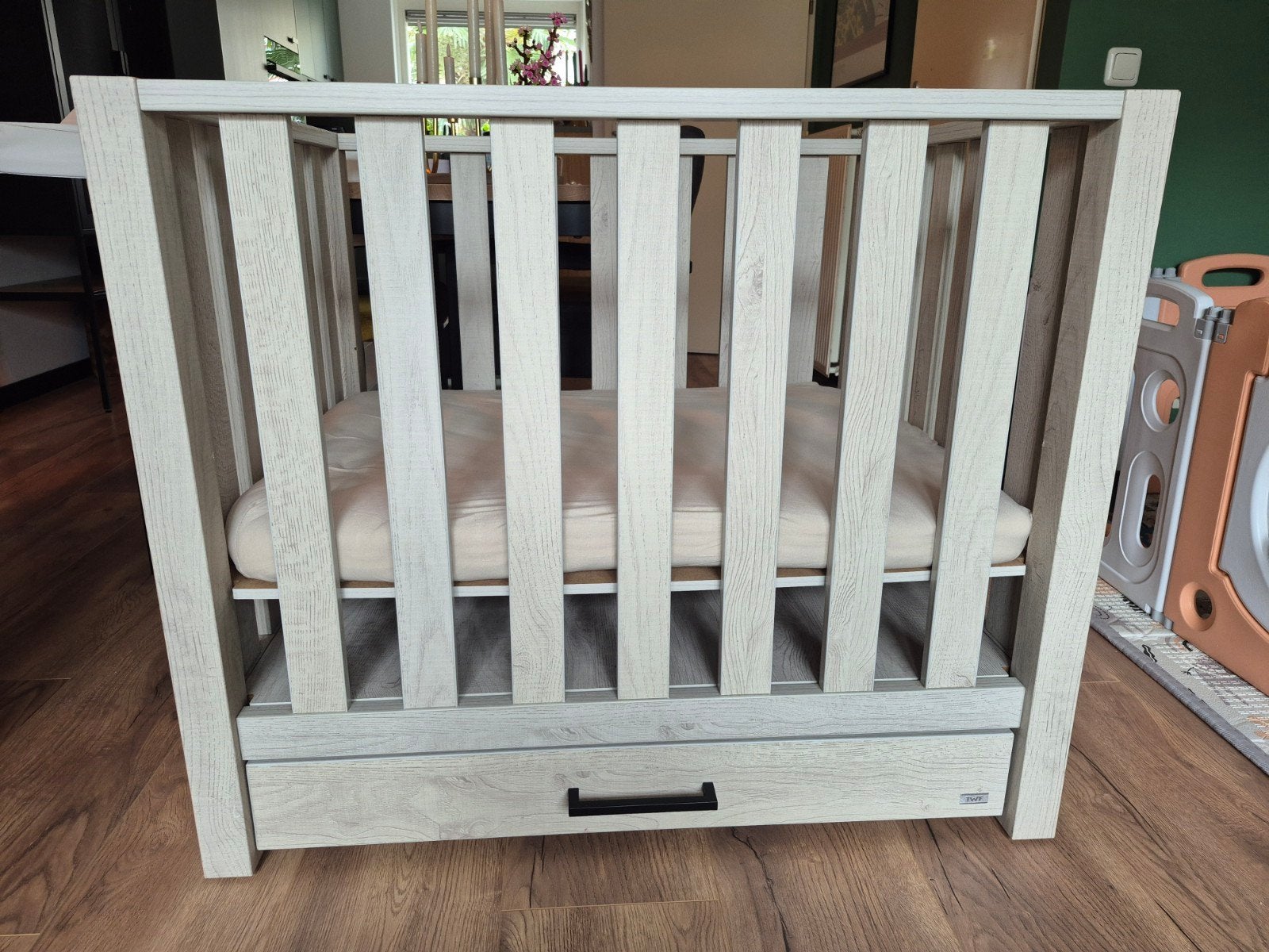 Baby box TWF met lade, Ophalen, Zo goed als nieuw, Rechthoekig, Lade