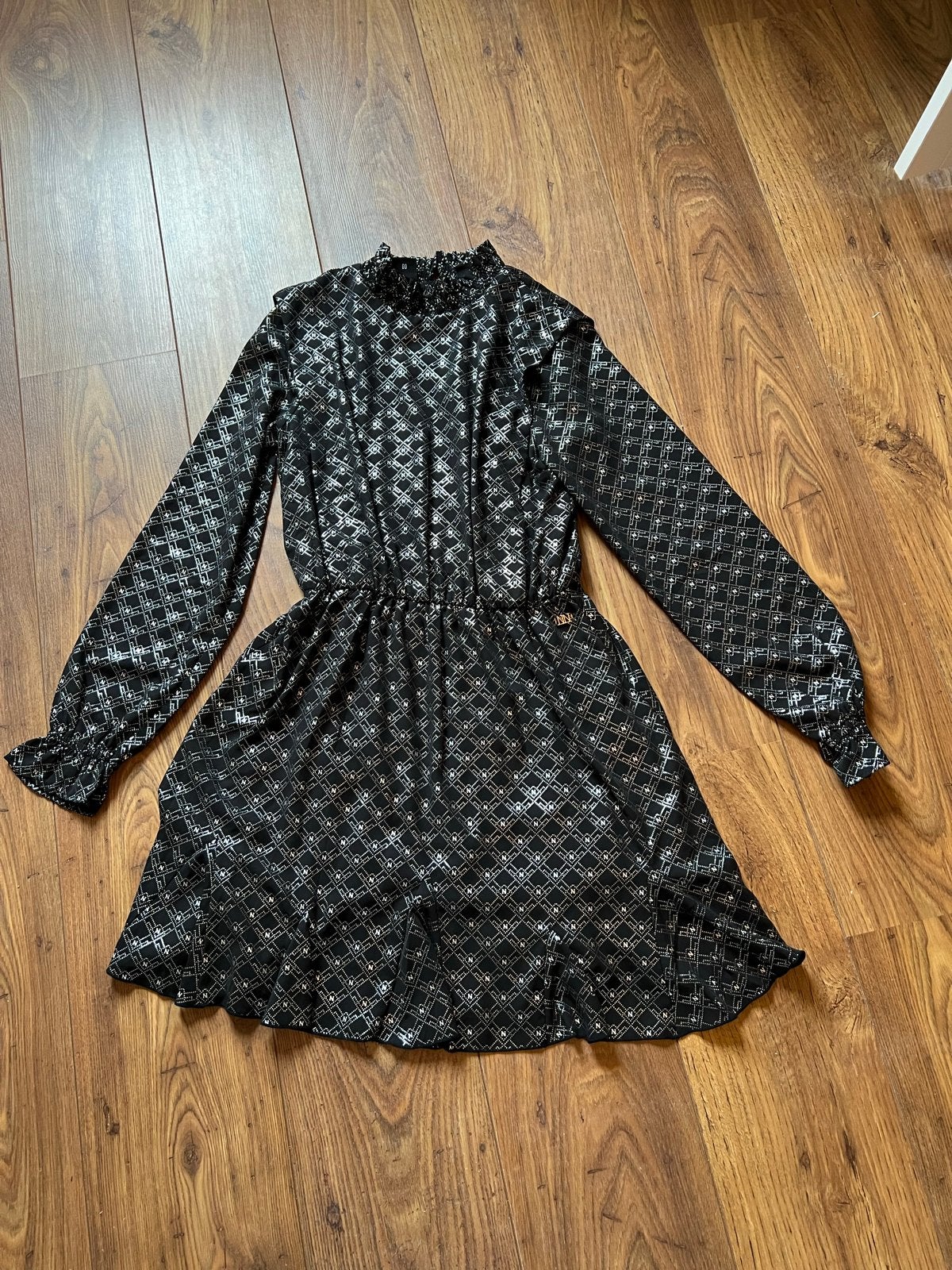 Nikkie jurk zwart met zilveren print - Maat 176, Ophalen of Verzenden, Zo goed als nieuw, Meisje, Jurk of Rok