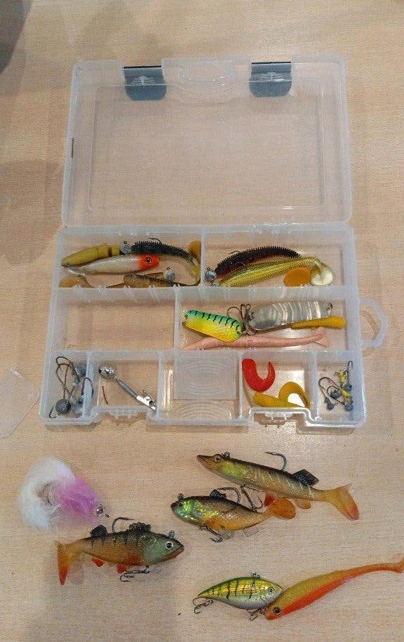 Roofvis kunstaas set + tacklebox - Softbaits & jigkoppen, Watersport en Boten, Hengelsport | Roofvissen, Ophalen of Verzenden