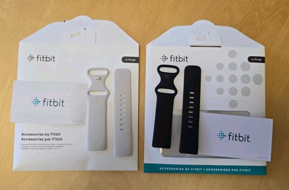Twee originele Fitbit Charge 5, Charge 6 bandjes, S - nieuw, Charge 5, Charge 6, Bandje, Nieuw, Ophalen of Verzenden