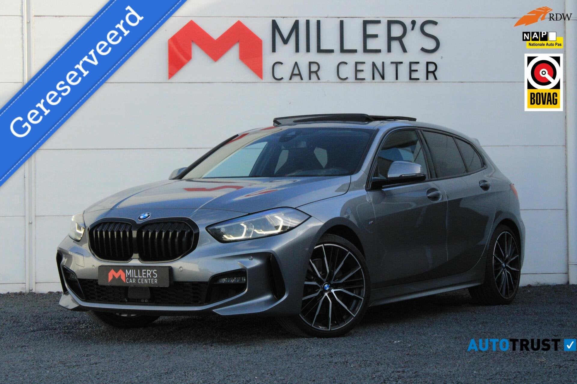 BMW 1-serie 120i High Executive M Sport Pano Cam Kuipstoelen, Auto's, Gebruikt, 4 cilinders, Met garantie (alle), Alcantara