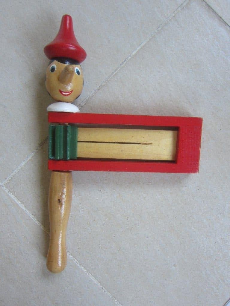 houten speelgroed beeldje pinokkio en een goedwerkende RATEL, Kinderen en Baby's, Speelgoed | Houten speelgoed, Ophalen of Verzenden