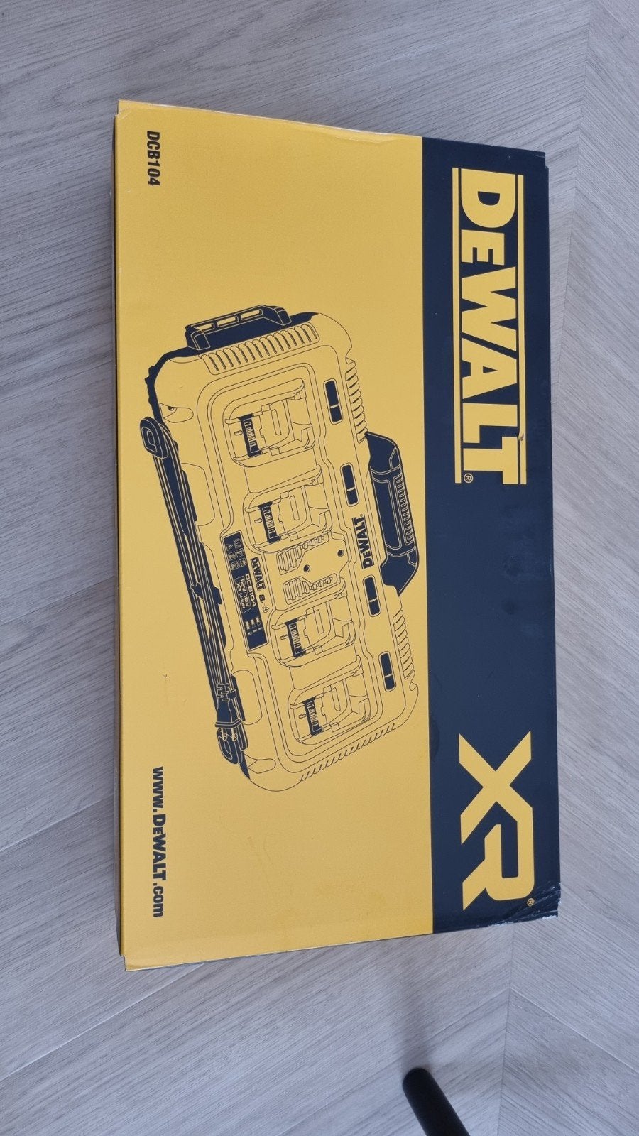 DeWalt dcb104 snellader 4 poorts, Ophalen of Verzenden, Nieuw