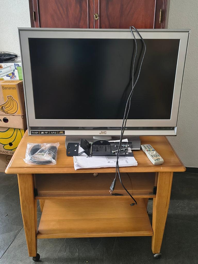 JVC TV met tafelmeubel, Ophalen, Gebruikt, 50 Hz
