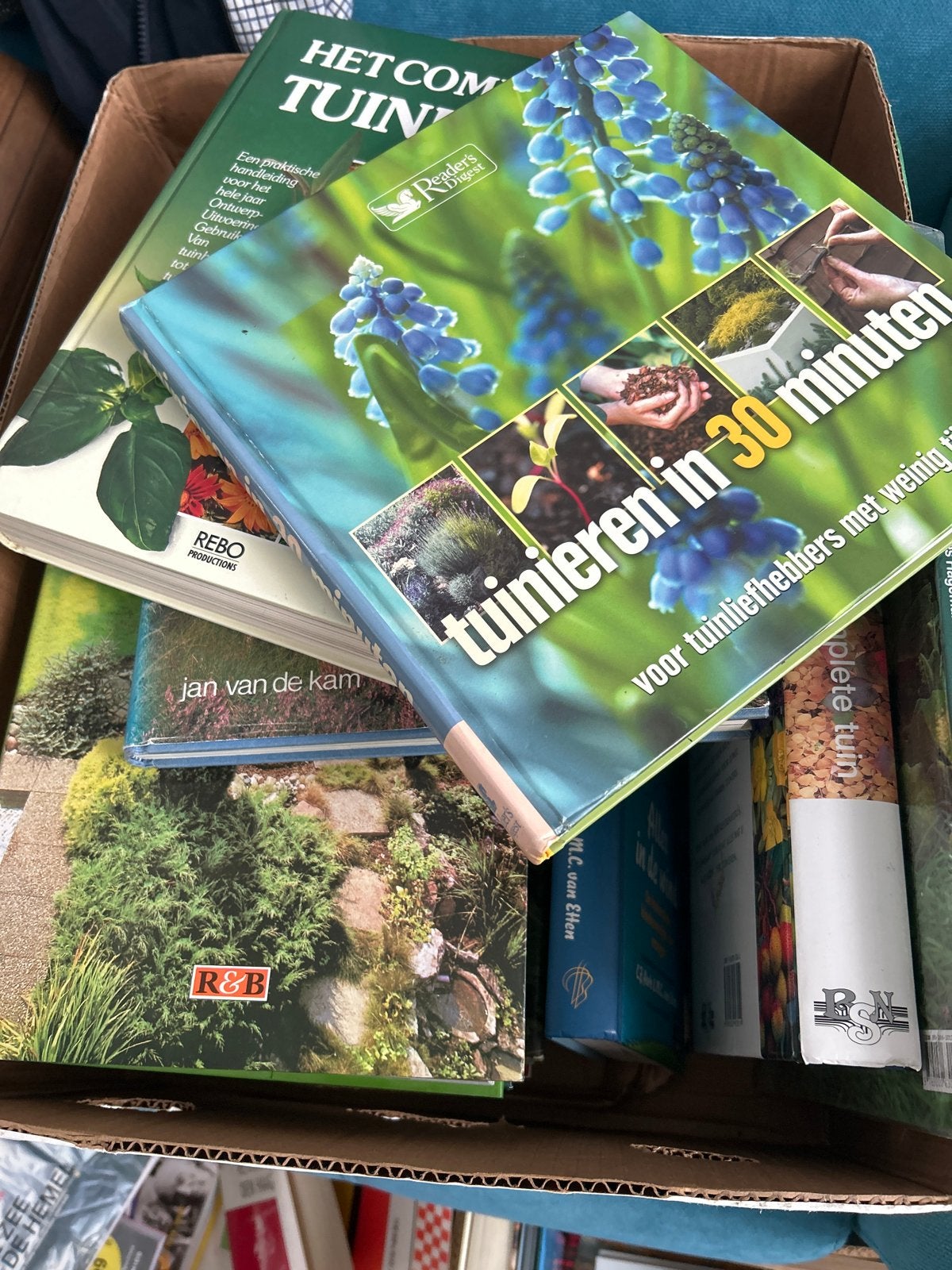 Een doos Diverse Tuinboeken Collectie , Moestuin, Ontwerpen, Ophalen, Gelezen, Tuinieren en Tuinplanten