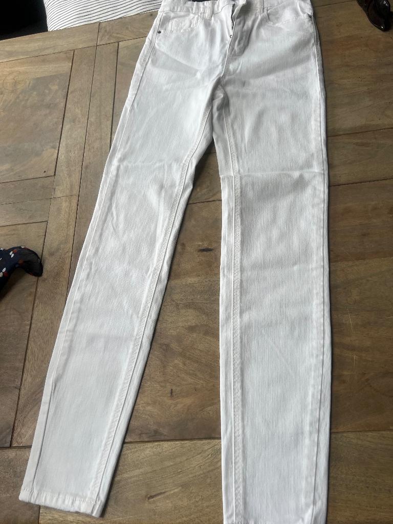 Nieuwe witte broek Stradivarius mt 34, Kleding | Dames, Wit, Nieuw, Ophalen of Verzenden, W27 (confectie 34) of kleiner