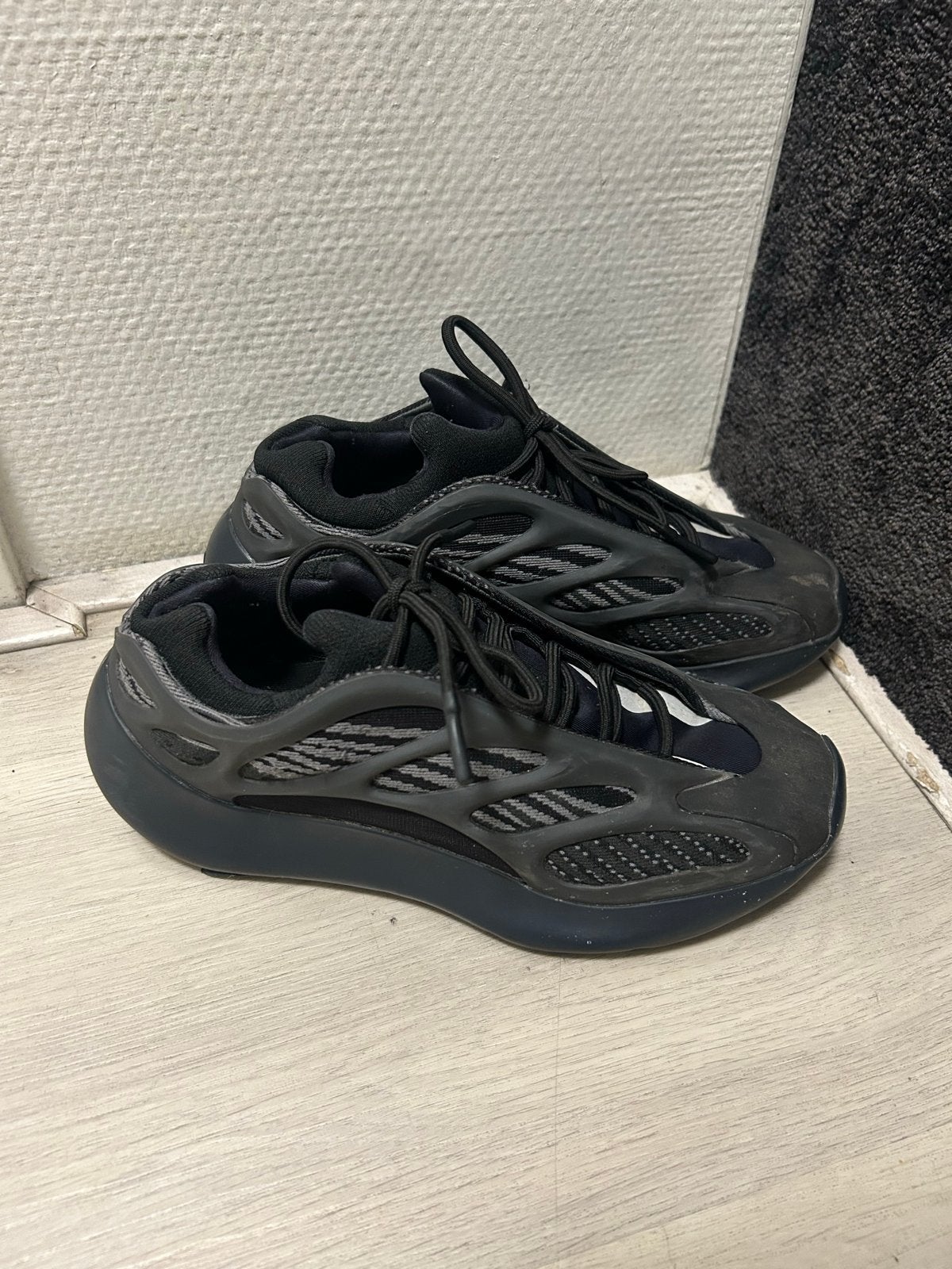 Adidas Yeezy 700 V3 Alvah - Maat 40, Zwart, Ophalen of Verzenden, Sneakers of Gympen, Gedragen