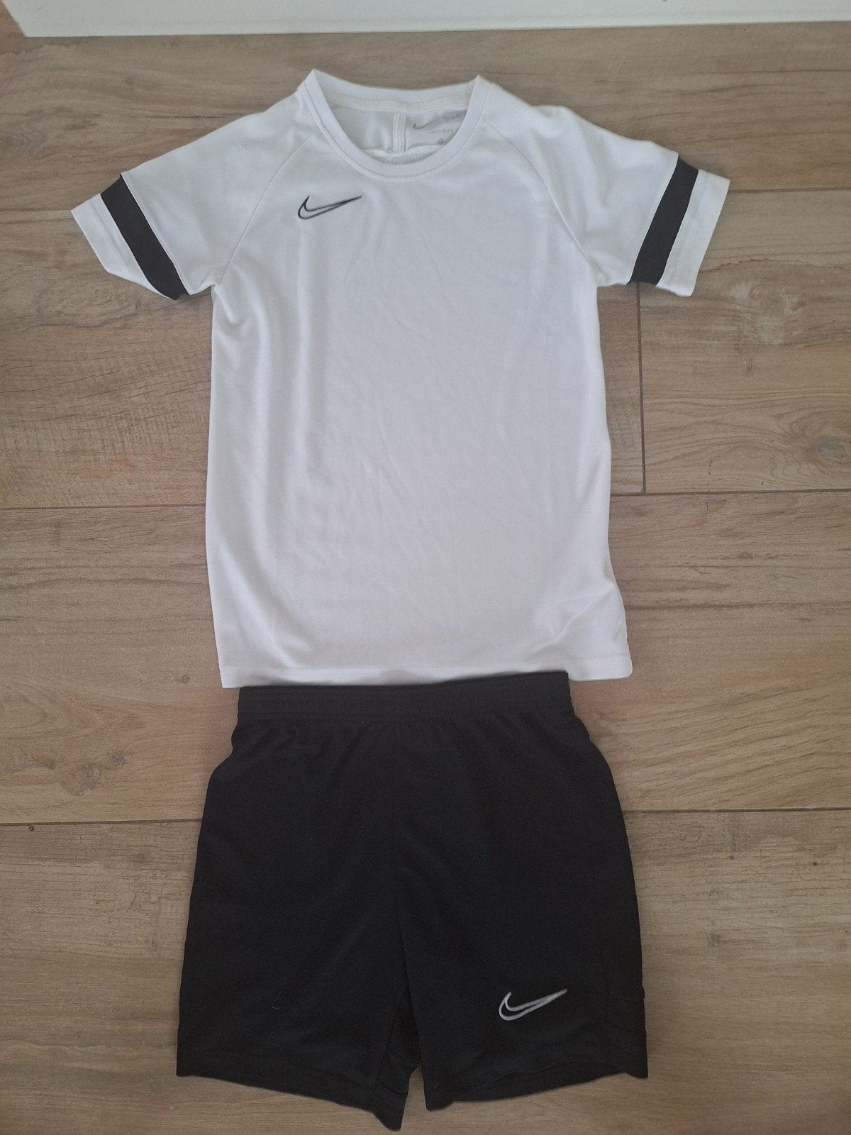 Nike Dri-FIT Voetbaltenue - Wit/Zwart (Maat 147-158 cm), Ophalen of Verzenden, Zo goed als nieuw, Maat 152
