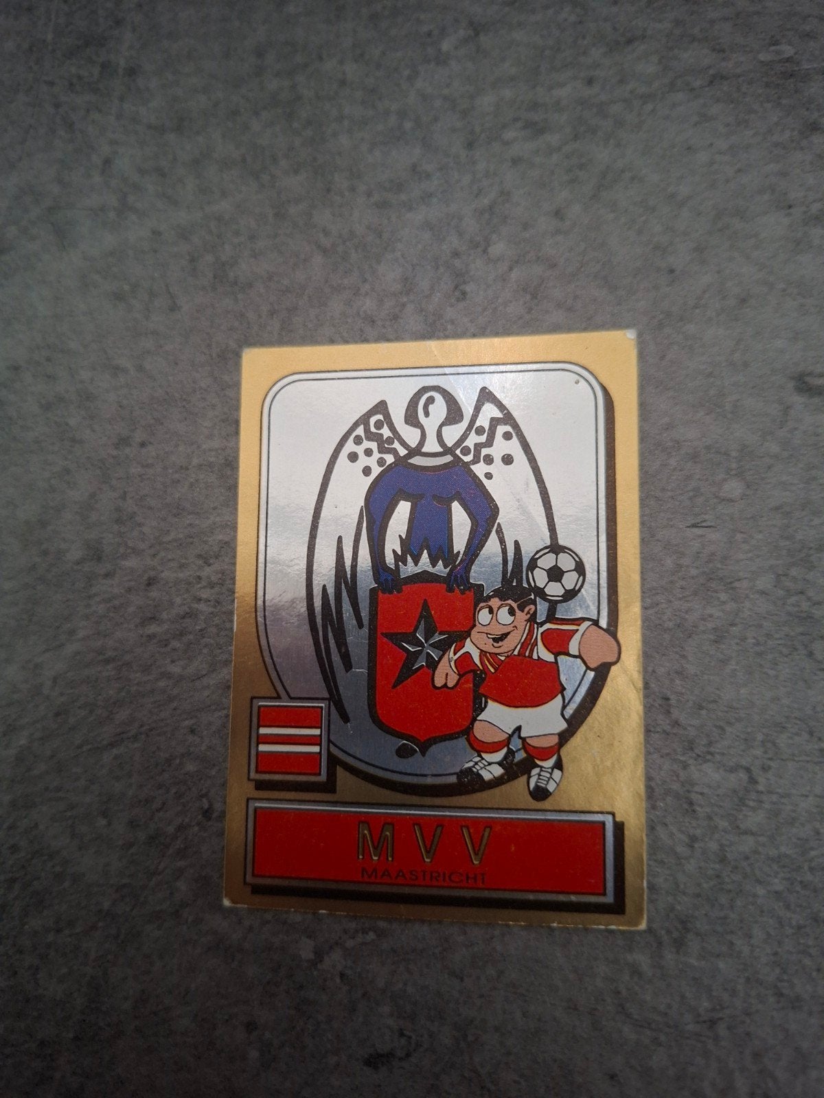 Panini sticker Voetbal 82. Embleem MVV Maastricht., Ophalen of Verzenden, Zo goed als nieuw, Sticker