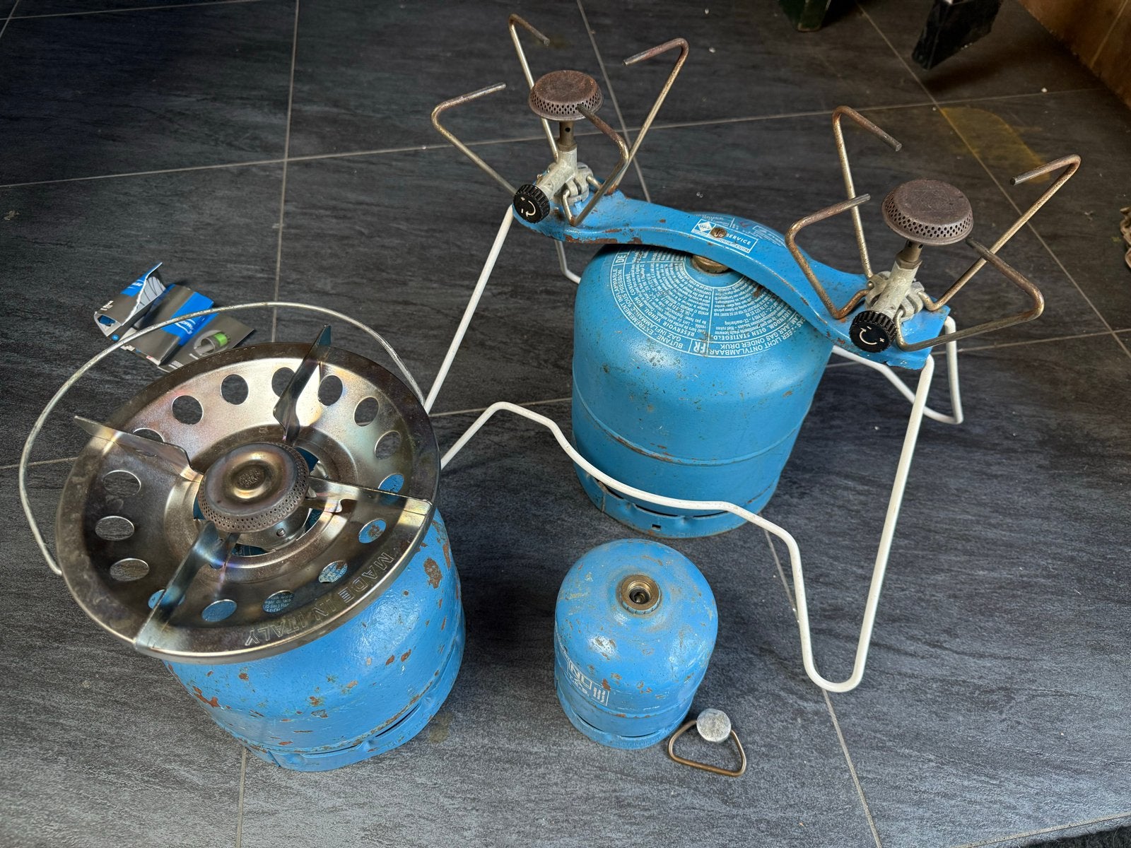 Campinggasstel met 3 flessen (3 gedeeltelijk gevuld), Ophalen of Verzenden, Gebruikt