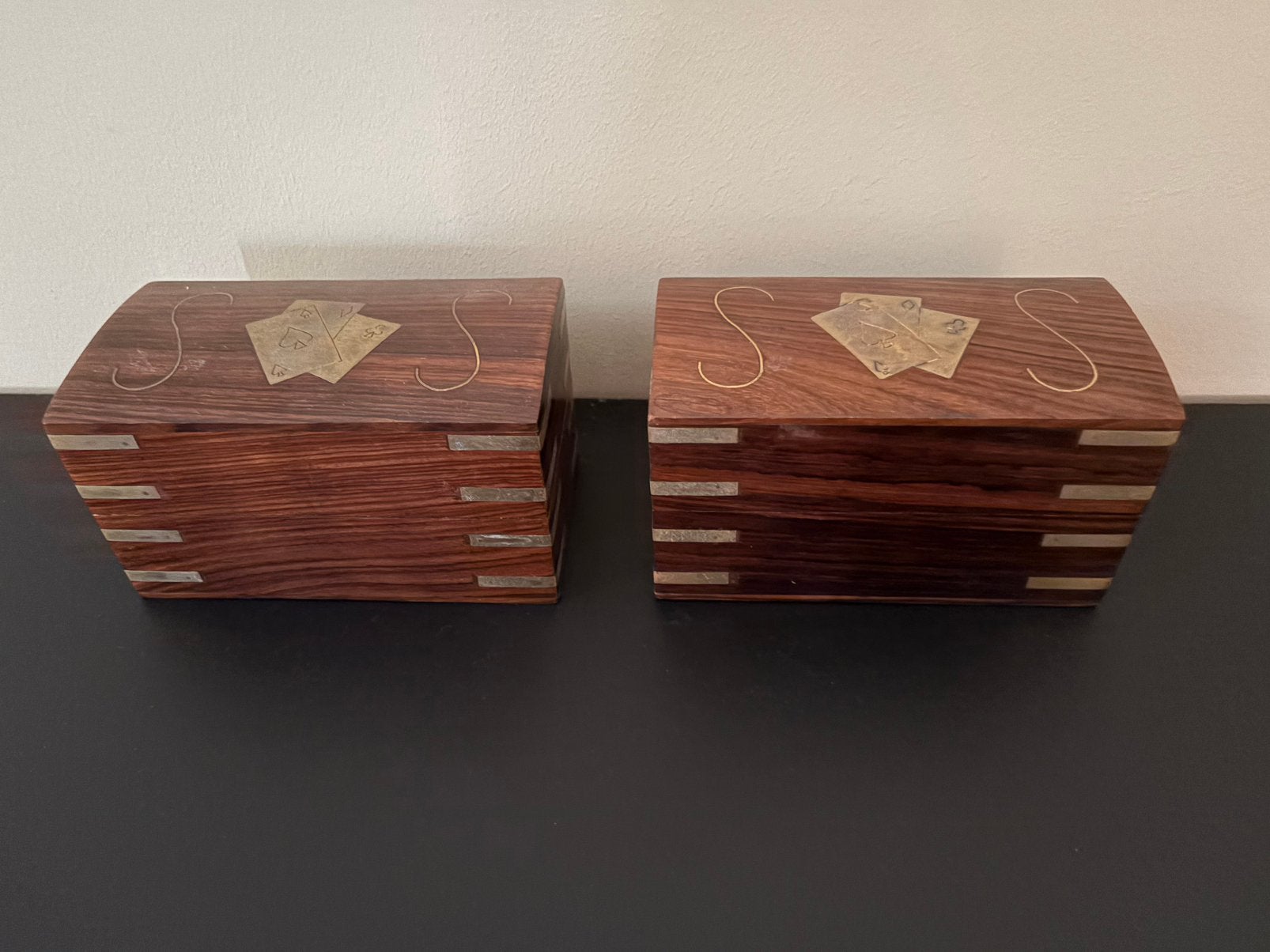 2 Oude Houten Speelkaarten Dozen Messing Inleg (Palissander), Hobby en Vrije tijd, Ophalen of Verzenden, Zo goed als nieuw