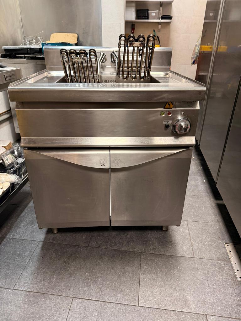 Horeca Friteuse met twee manden, Zakelijke goederen, Horeca | Keukenapparatuur, Fornuis, Frituur en Grillen, Gebruikt, Ophalen