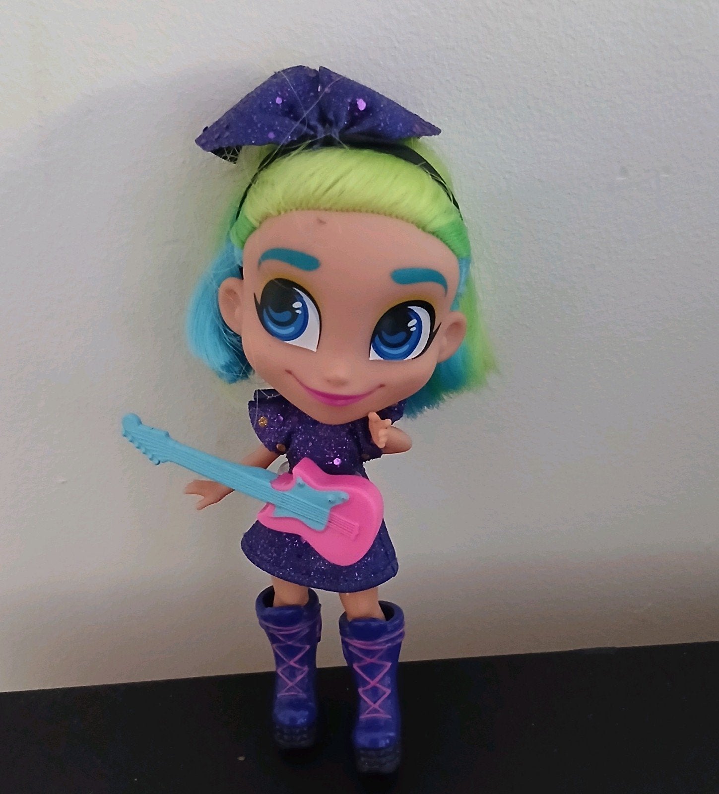 Hairdorables Harmony Rocks pop met gitaar, Ophalen of Verzenden, Zo goed als nieuw, Babypop