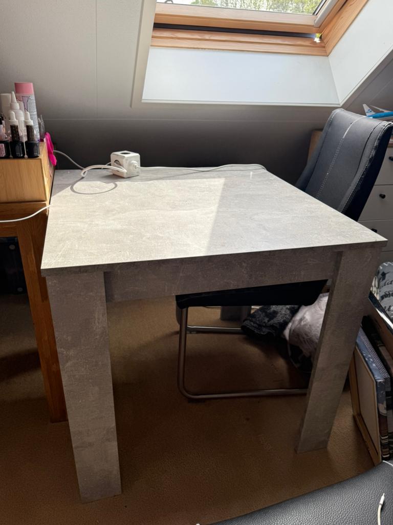 Grijze tafel, Ophalen
