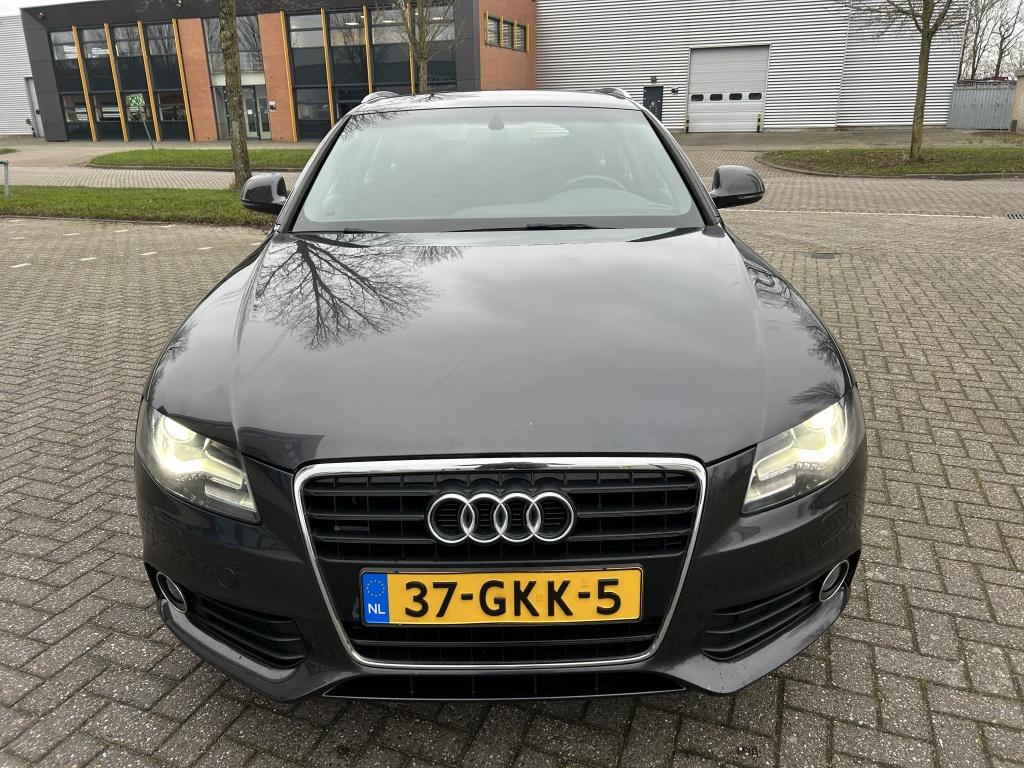 Audi A4 Avant 3.2 FSI V6 Quattro Pro Line XENON TRHK NAP!, Auto's, Stof, Gebruikt, A4, Handgeschakeld