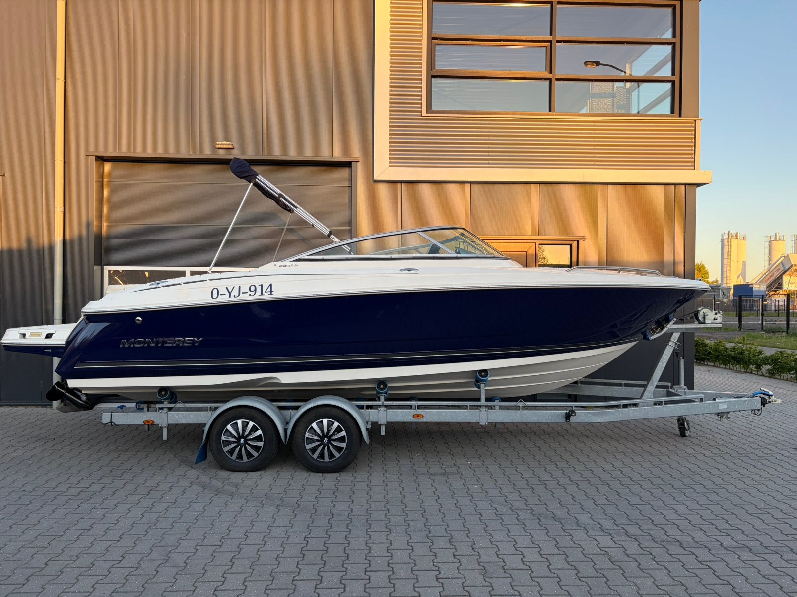 Monterey 234FS – Topstaat – MerCruiser 5.0 MPI - Trailer, Ophalen, Binnenboordmotor, Met afstandsbediening, 2 m
