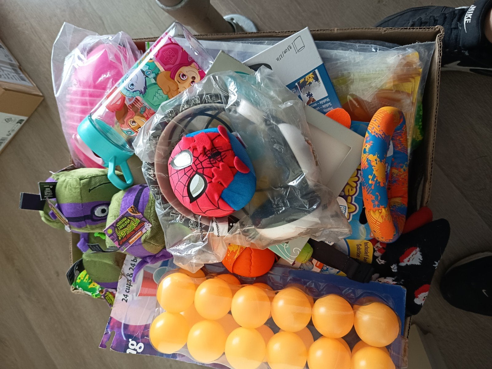 Grote doos vol speelgoed en feestartikelen, Ophalen of Verzenden, Gebruikt, Jongen of Meisje