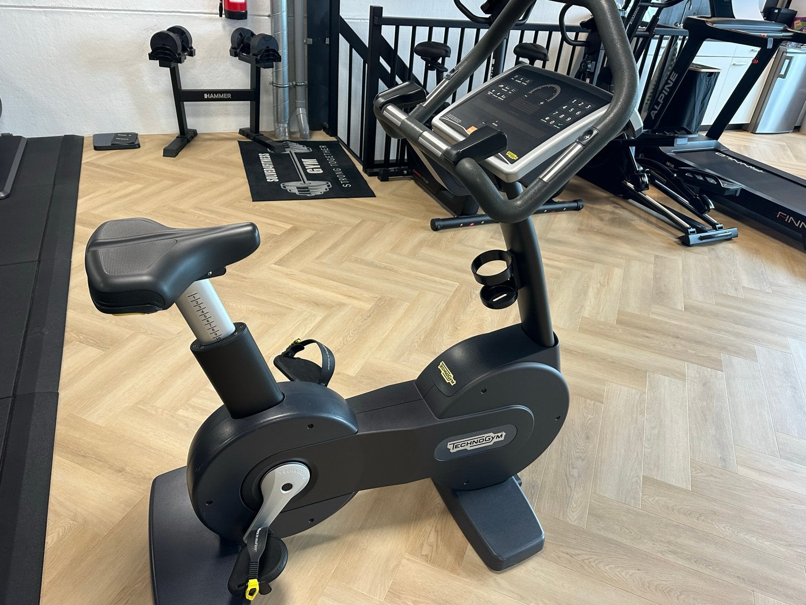 Technogym New Bike 700 LED Hometrainer, Ophalen of Verzenden, Gebruikt, Benen, Overige typen