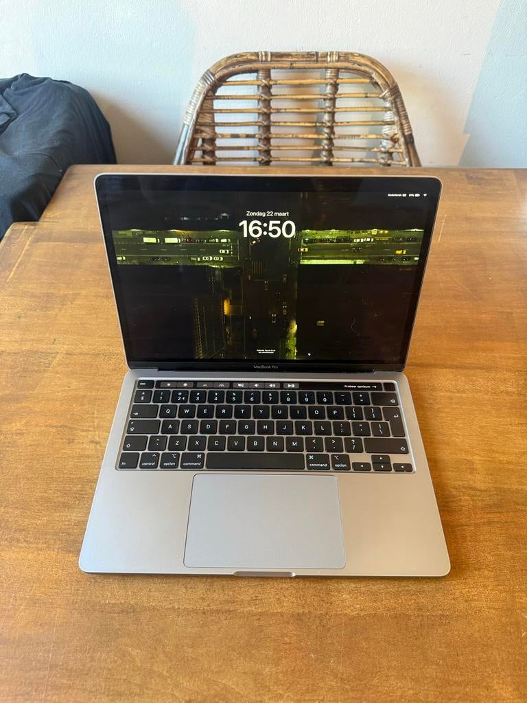 MacBook Pro 13” (2020) – i5 / 8GB / 512GB SSD + USB-C hub, MacBook Pro, Gebruikt, 2 tot 3 Ghz, Qwerty
