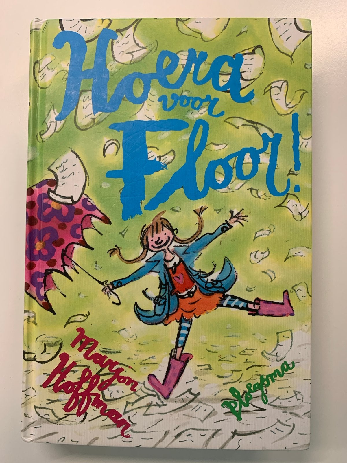 Hoera voor Floor! - Marjon Hoffman (Kinderboek), Ophalen of Verzenden, Gelezen, Fictie