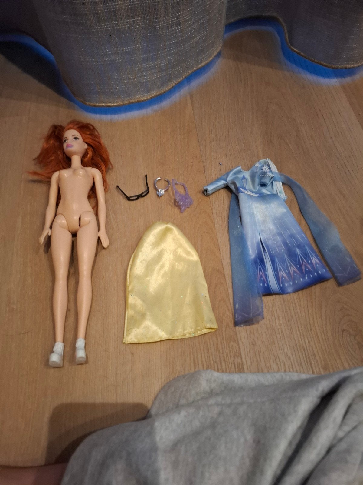 Barbie pop met rood haar en blauwe jurk, Kinderen en Baby's, Speelgoed | Poppen, Ophalen of Verzenden, Gebruikt, Barbie