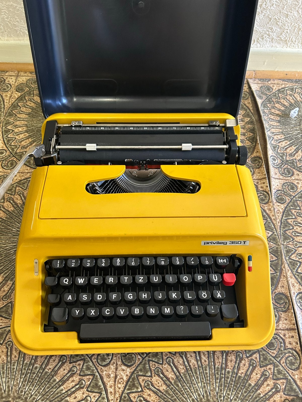 Typemachine Privileg 350T draagbaar, Diversen, Typemachines, Ophalen of Verzenden, Zo goed als nieuw