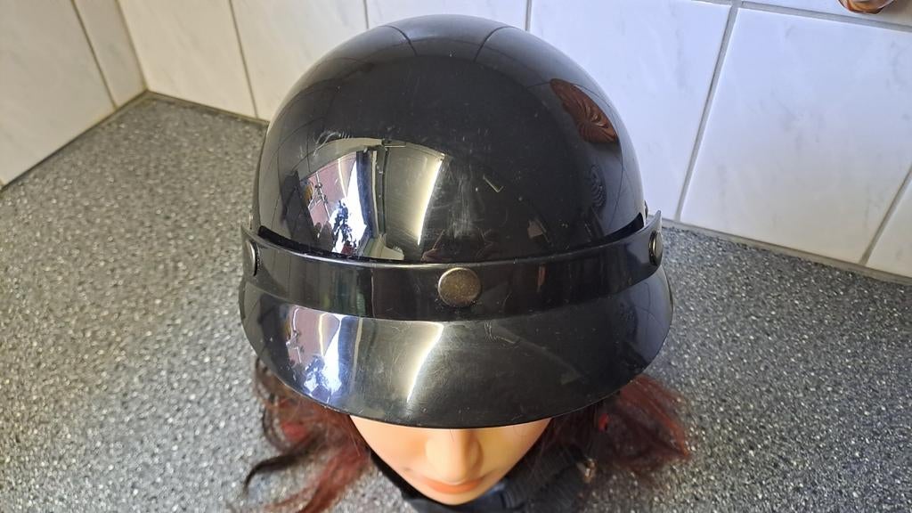 Zwarte vintage helm (maat XL), Fietsen en Brommers, Brommerhelmen, Gebruikt, Onbekend@voorbeeld.com, Onbekend, Extra large of groter