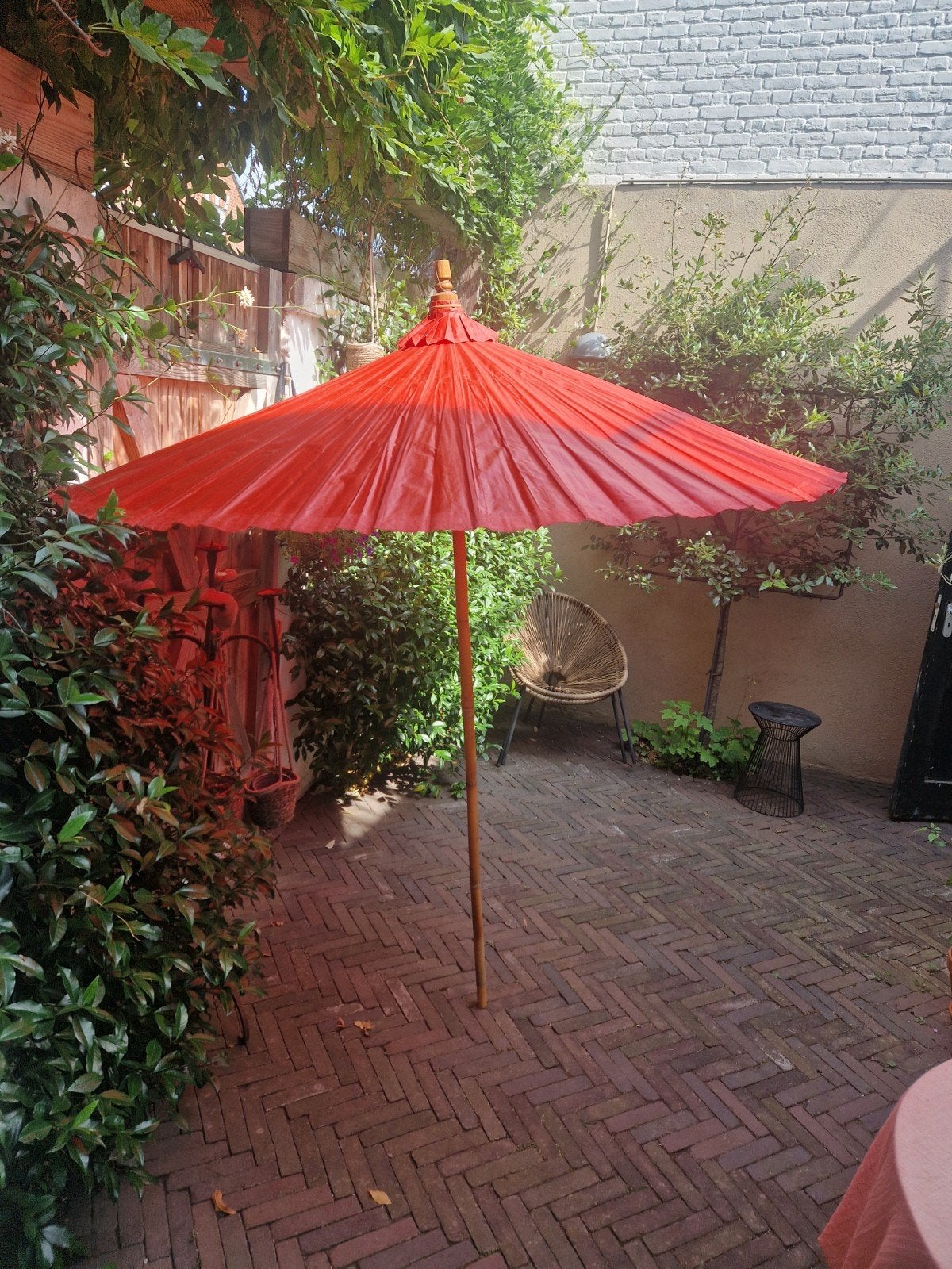 papieren parasol met bamboe voet, Ophalen of Verzenden, Zo goed als nieuw