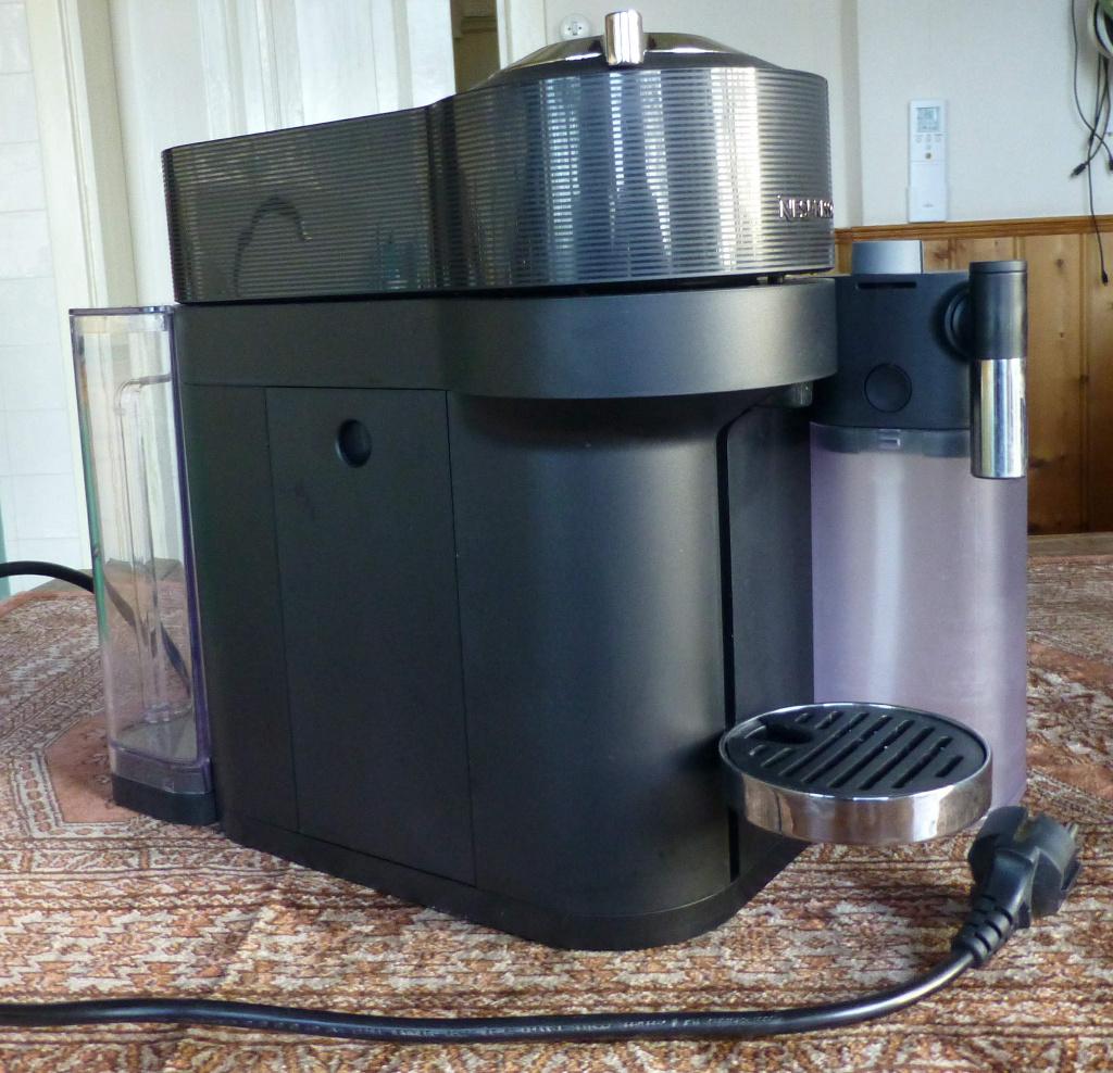 De'Longhi Nespresso Vertuo Lattissima ENV300.B machine, Stoompijpje, Koffiepads en cups, Koffiemachine, Ophalen of Verzenden