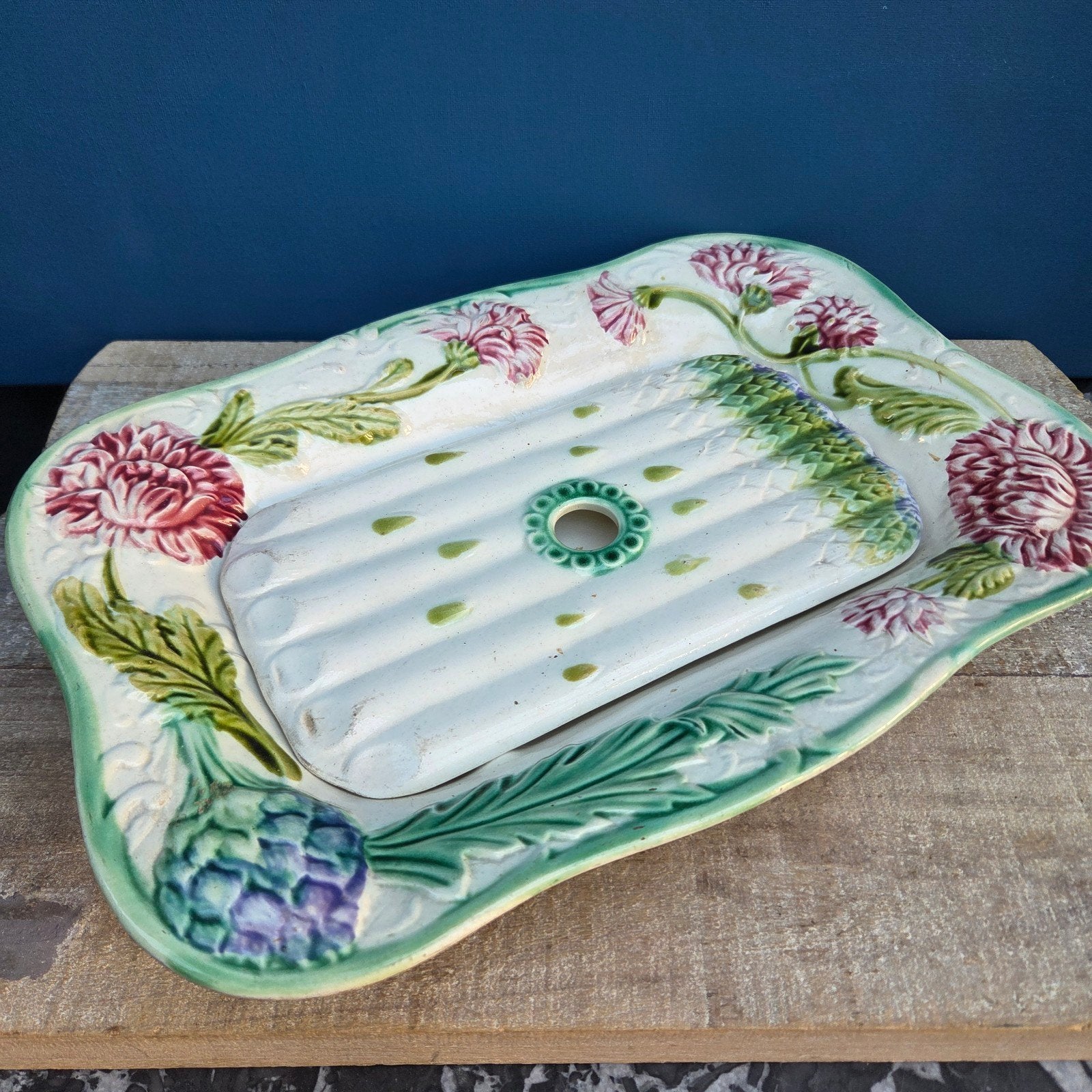 antieke Franse barbotine aardewerk asperge schaal met treef, Ophalen of Verzenden