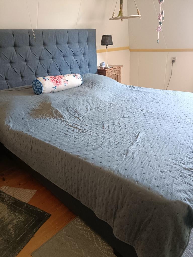 Boxspring met hoofdbord, Ophalen, Zo goed als nieuw, Twijfelaar, Grijs