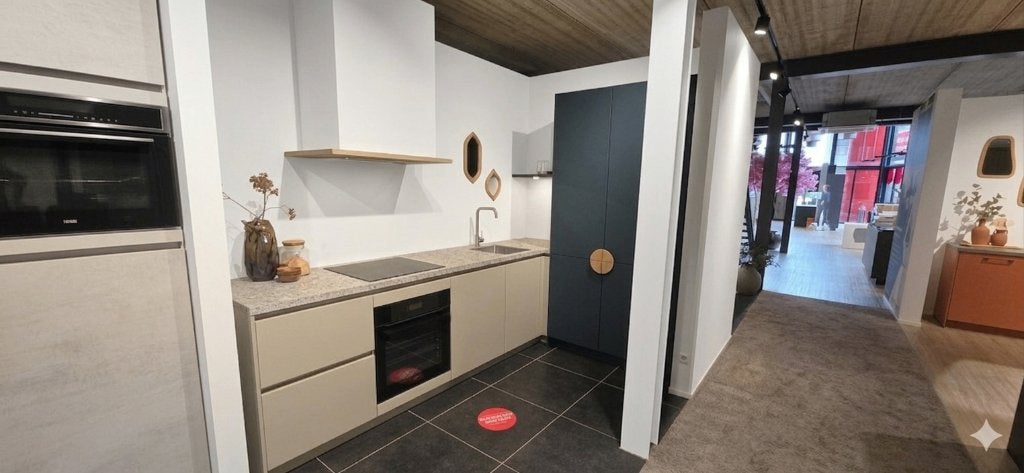 Showroomkeuken NU VOOR €2950!!! Mira zand met blauw!, Huis en Inrichting, Keuken | Complete keukens, Ophalen, Overige kleuren