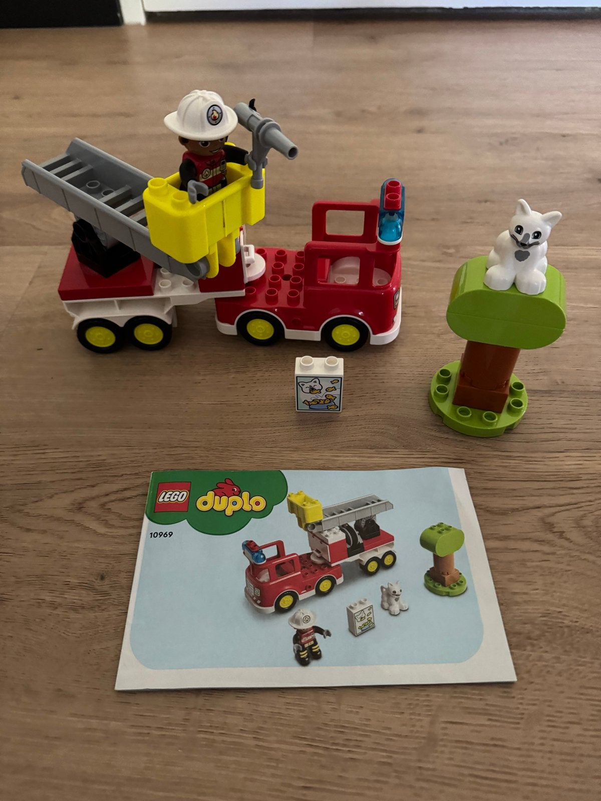 Lego Duplo Brandweerwagen met Kat (10969), Overige thema's, Ophalen of Verzenden, Zo goed als nieuw, Duplo