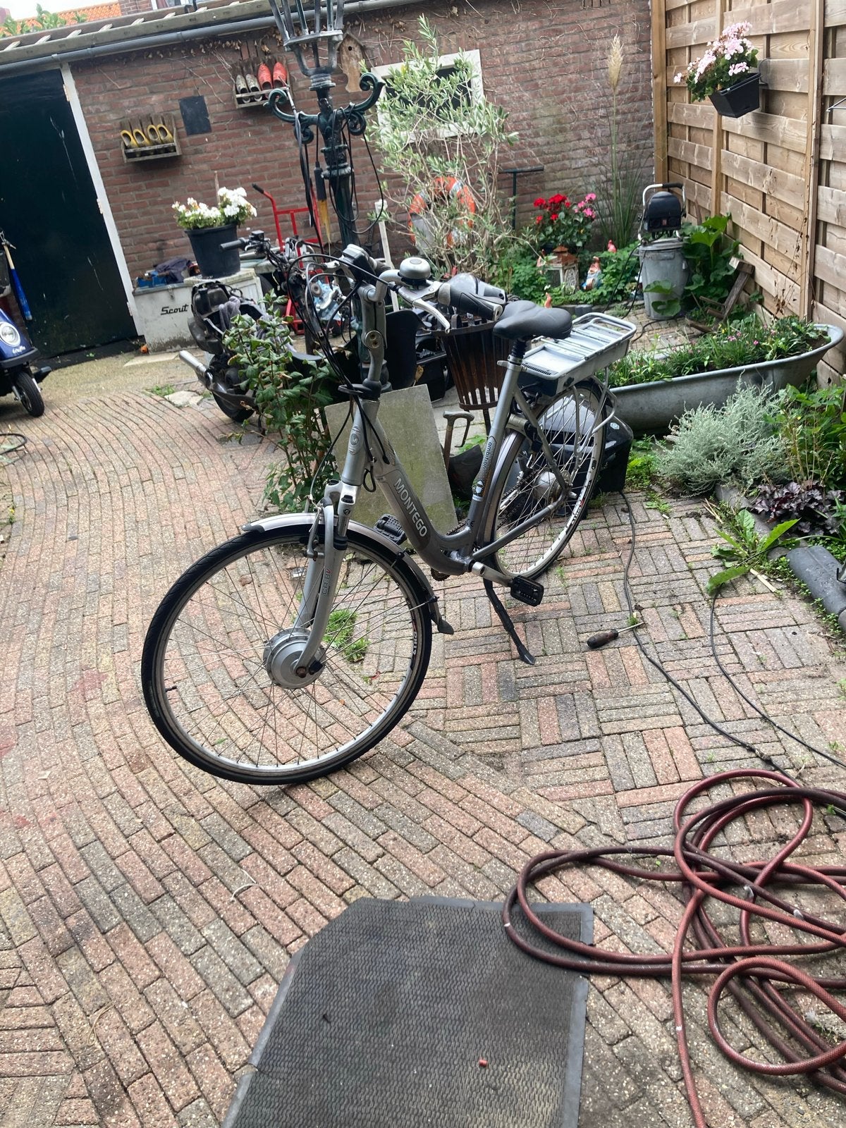 Montego elektrische fiets met oplader, Ophalen of Verzenden, Gebruikt, Overige merken