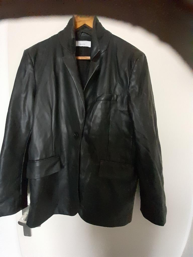 leren bershka blazer., Kleding | Dames, Ophalen of Verzenden, Zo goed als nieuw, Maat 38/40 (M), Zwart