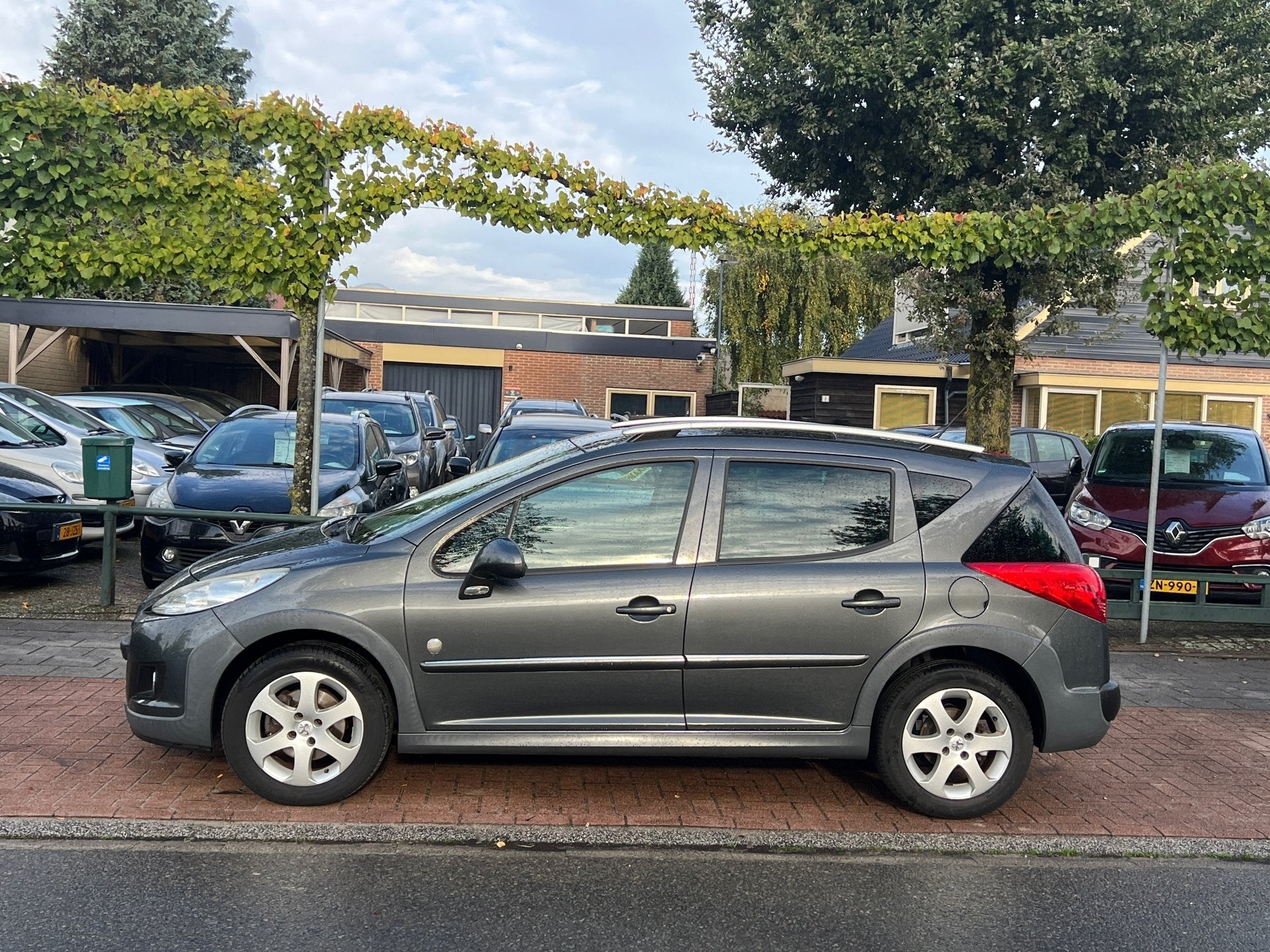 Peugeot 207 SW Outdoor 1.6VTi *Pano|Ruime & Nette Auto!, Voorwielaandrijving, Euro 5, Gebruikt, 4 cilinders