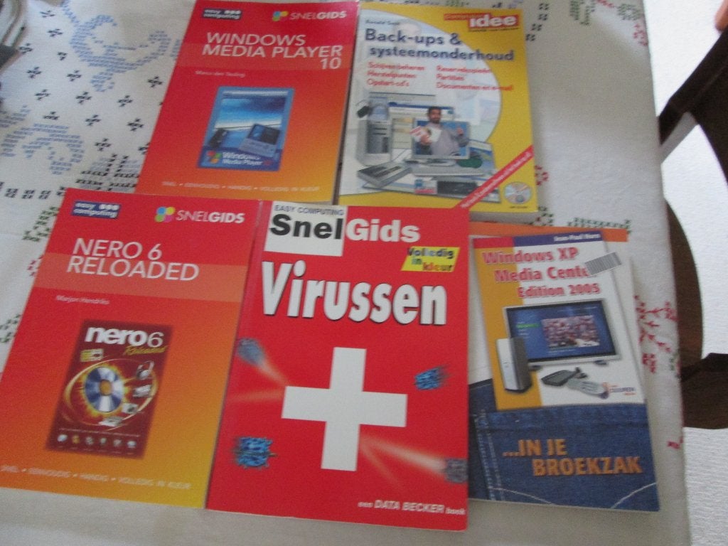 5 vintage computer Nero 6,Virussen,Windows XP,Media player, Verzenden, Zo goed als nieuw, Overige onderwerpen